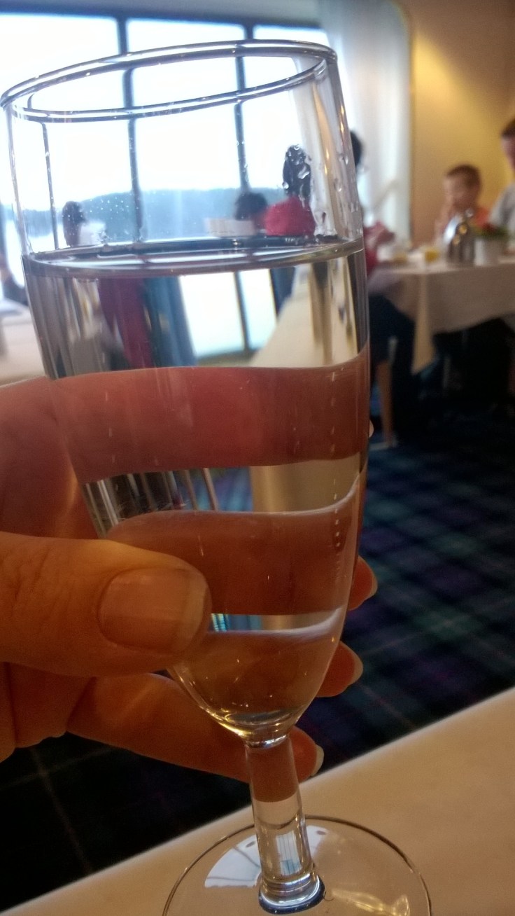 WP_20160226_07_39_16_Pro, Gabriella, Ruotsi, meriaamiainen, kuohujuomaa, risteily, Itämeri