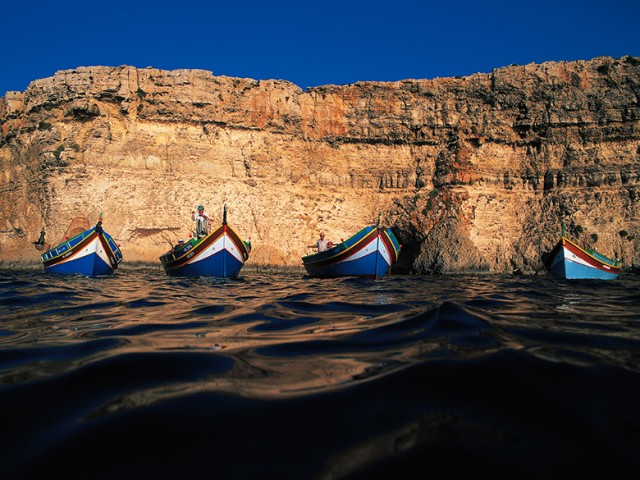 Traditional-Maltese-Boat-Luzzu-84-640x480