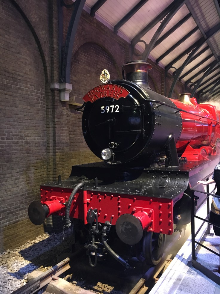 Hogwarts Express, juna, Tylypahka, Harry Potter, pikajuna, Lontoo, London