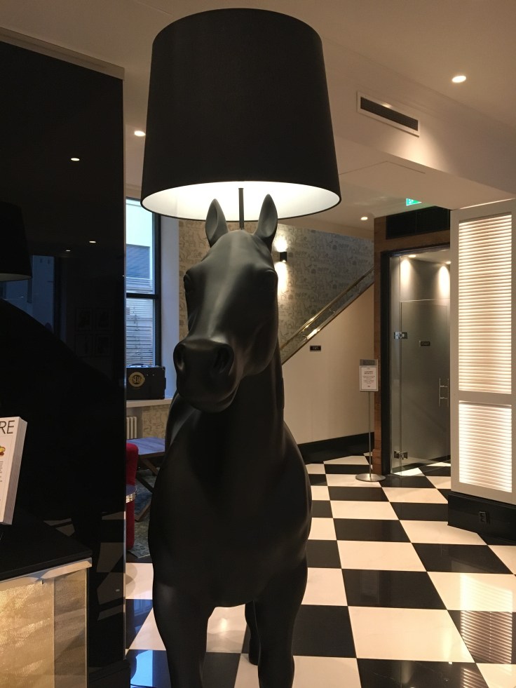 Hotel Lilla Roberts, Helsinki, art deco, hevosvalaisin, hotelli, staycation