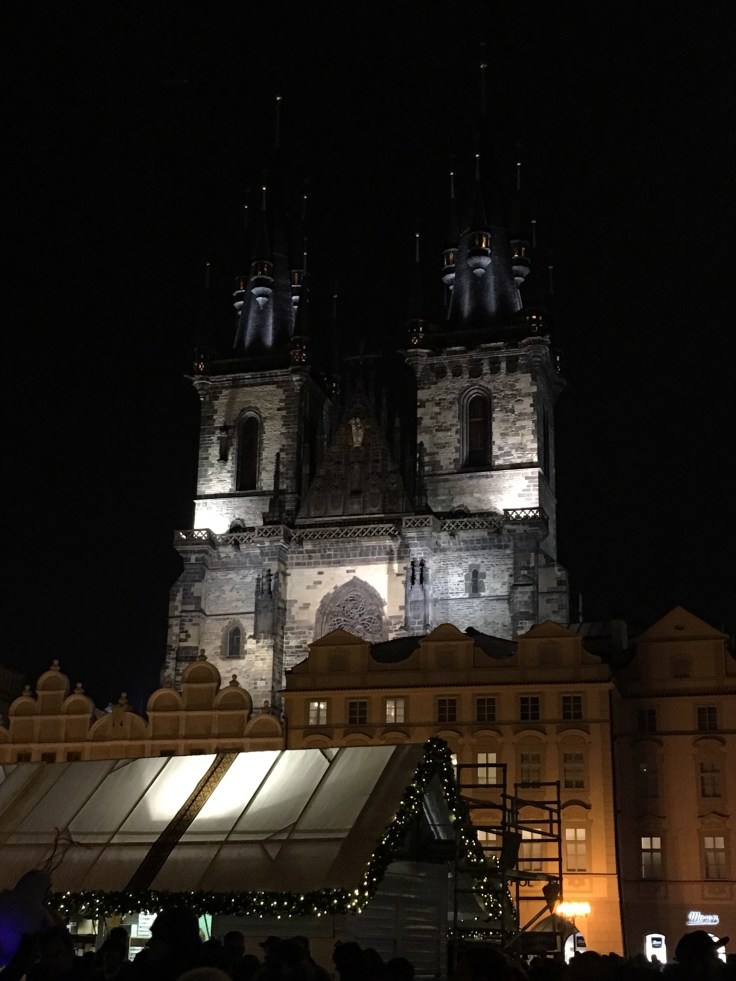 Týnin Marian kirkko, joulutori, vanhakaupunki, Staré mesto, Praha, jouluvalot, kaupunkiloma, Eurooppa, Disney