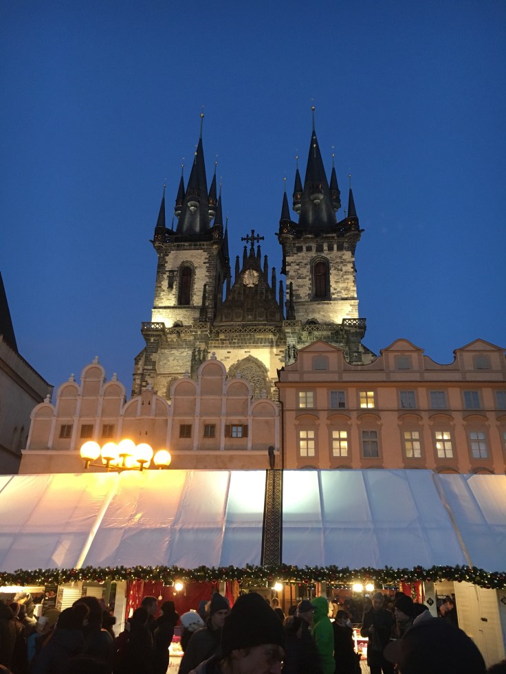 Týnin Marian kirkko, vanhakaupunki, Staré Mesto, Praha, joulutori, Eurooppa, jouluvalot