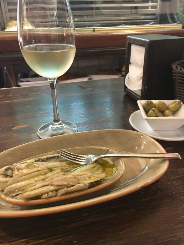 tapasbaari, bodega, lasi viiniä