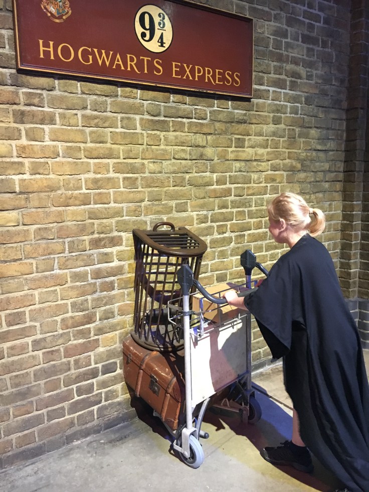 Harry Potter, Lontoo, London, 9 3/4, Hogwarts express, Tylypahkan pikajuna