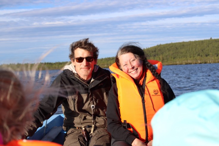 Giellajohka, Aksujärvi, Anita ja Vesku, kalastusloma, kalassa, heittokalastus, taimen