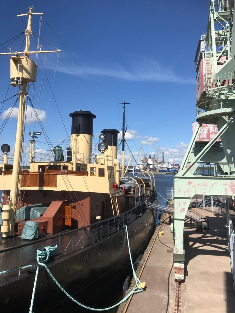 Merikeskus Vellamo, Kotka, Tarmo, jäänmurtaja